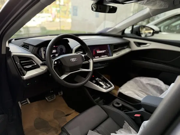 آئودی الکتریکی Q5 ۴۰ - 2024