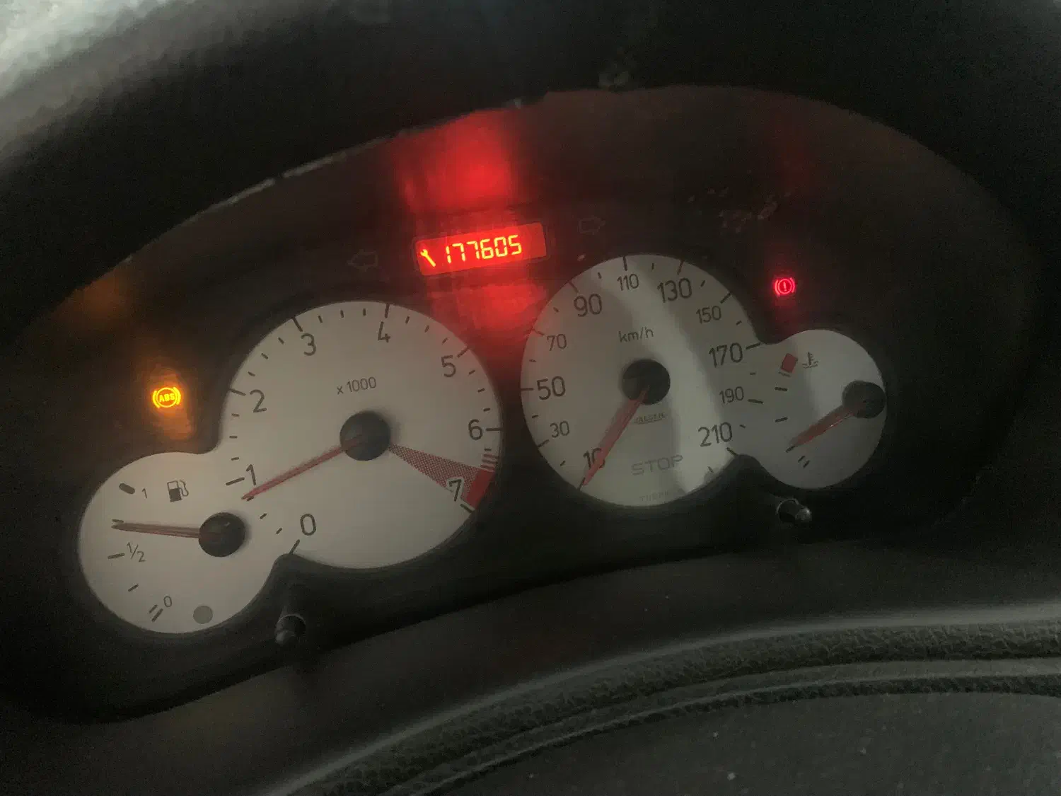 پژو ۲۰۶ صندوق دار v8 - 1390