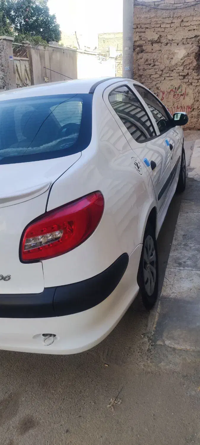 پژو ۲۰۶ صندوق دار v8 - 1391