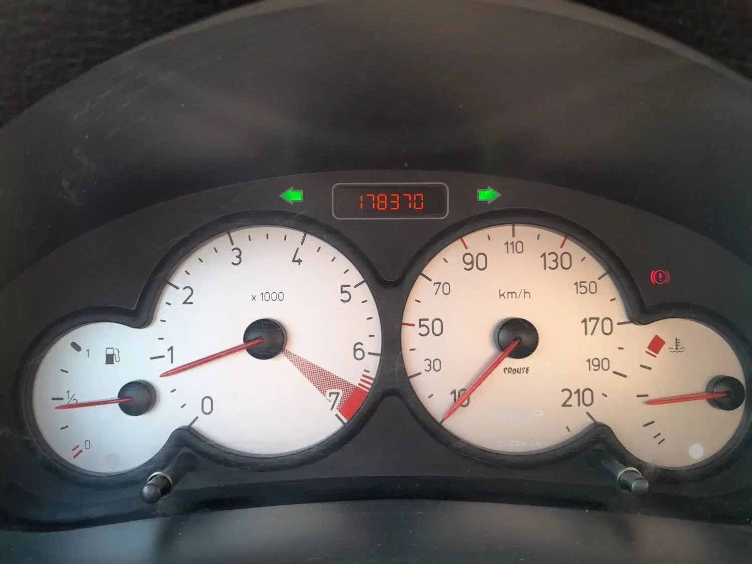 پژو ۲۰۶ صندوق دار v8 - 1394