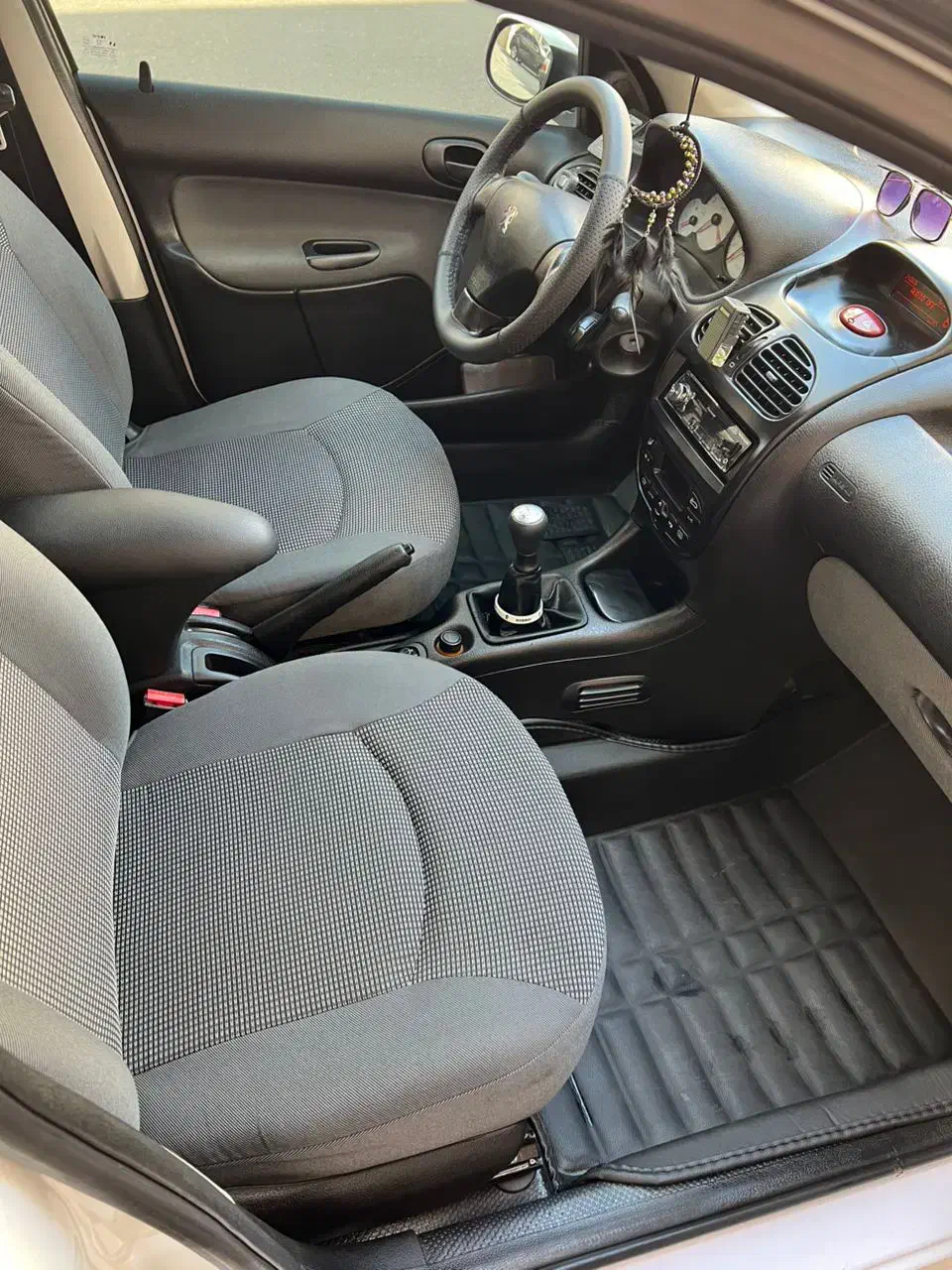 پژو ۲۰۶ صندوق دار v8 - 1395