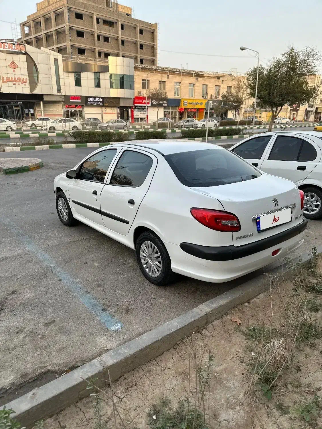 پژو ۲۰۶ صندوق دار v8 - 1396