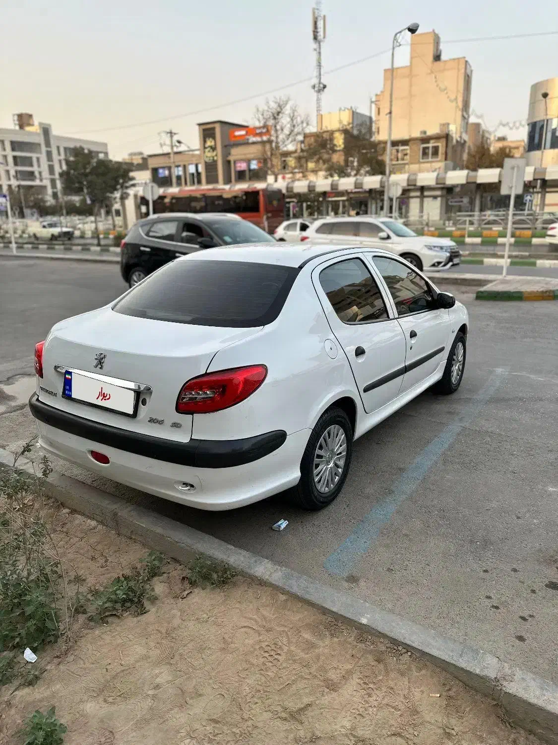 پژو ۲۰۶ صندوق دار v8 - 1396