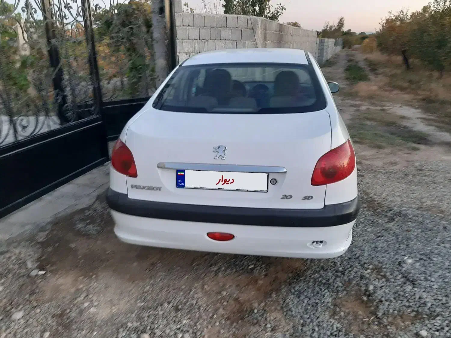 پژو ۲۰۶ صندوق دار v8 - 1396