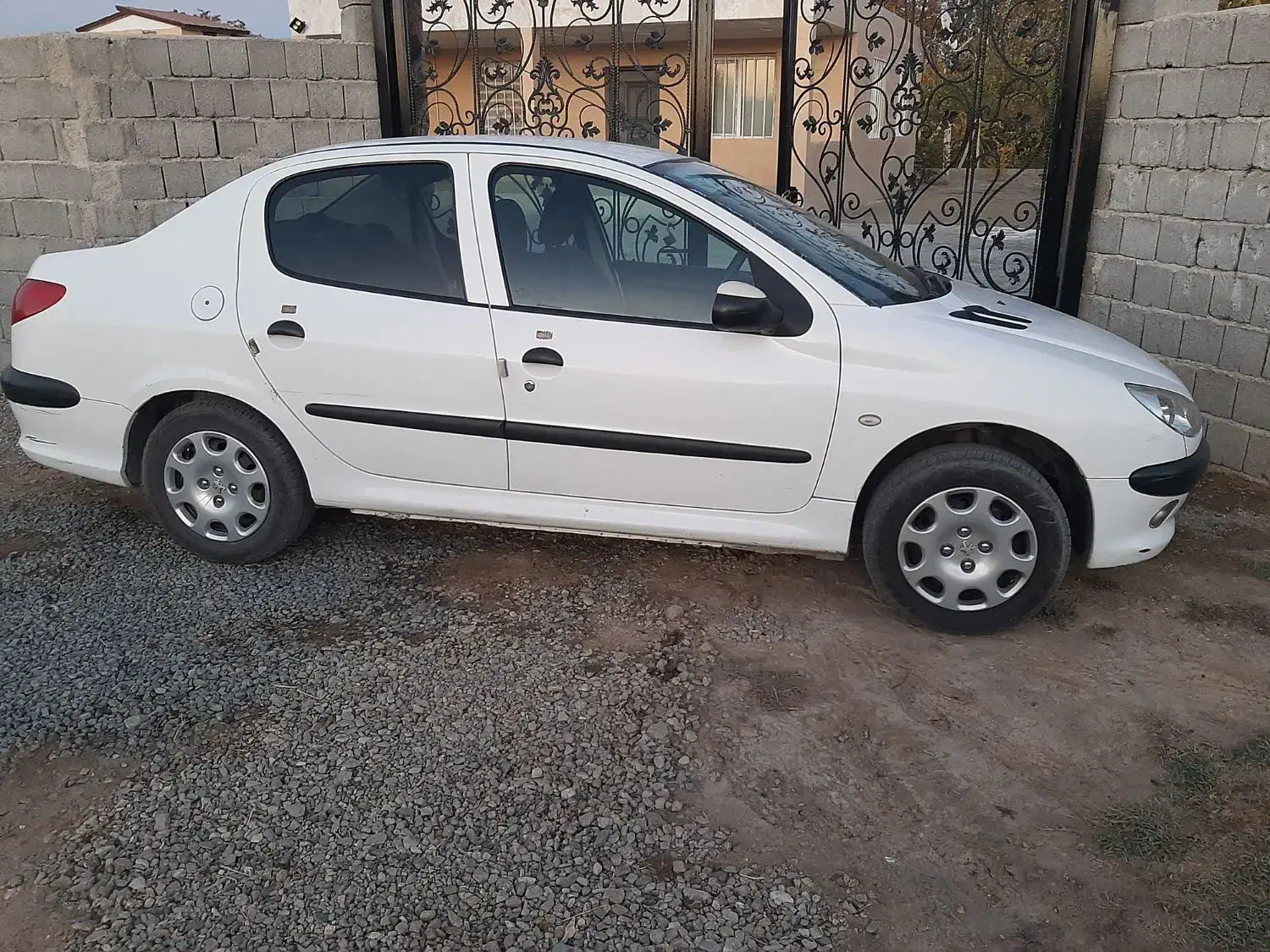 پژو ۲۰۶ صندوق دار v8 - 1396