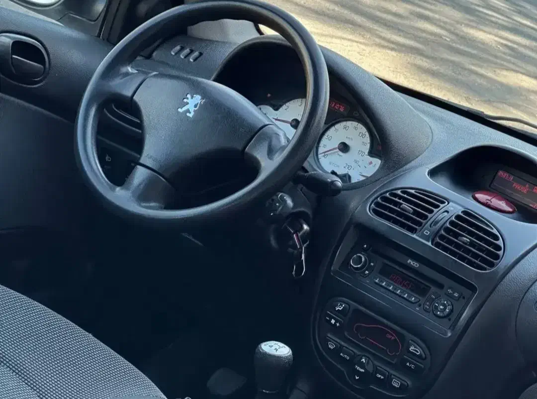 خودرو پژو، ۲۰۶ صندوق دار آگهی ann_20906052