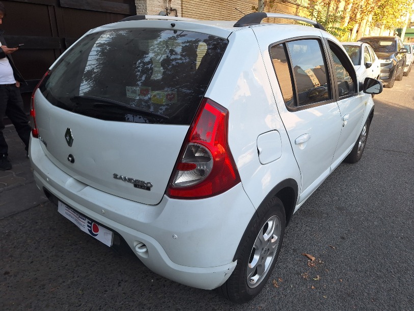 رنو ساندرو اتوماتیک - 1395