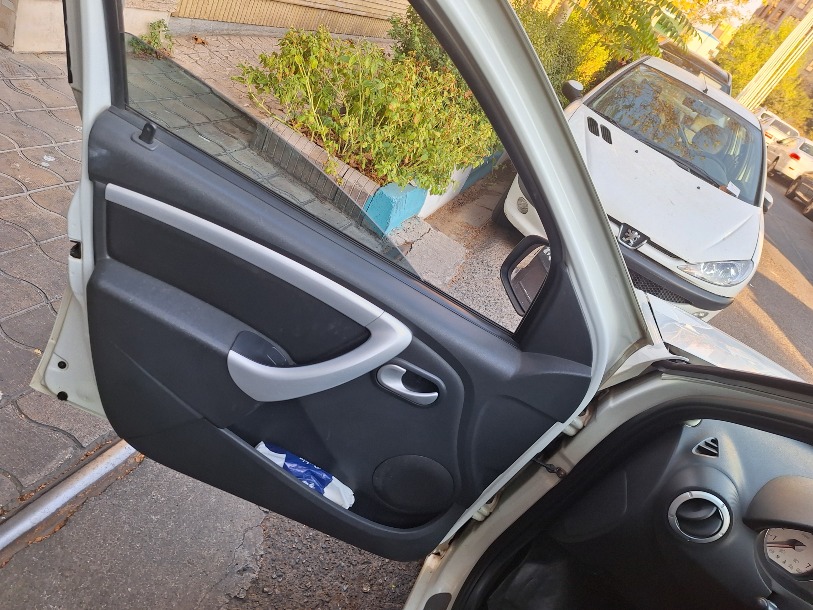 رنو ساندرو اتوماتیک - 1395