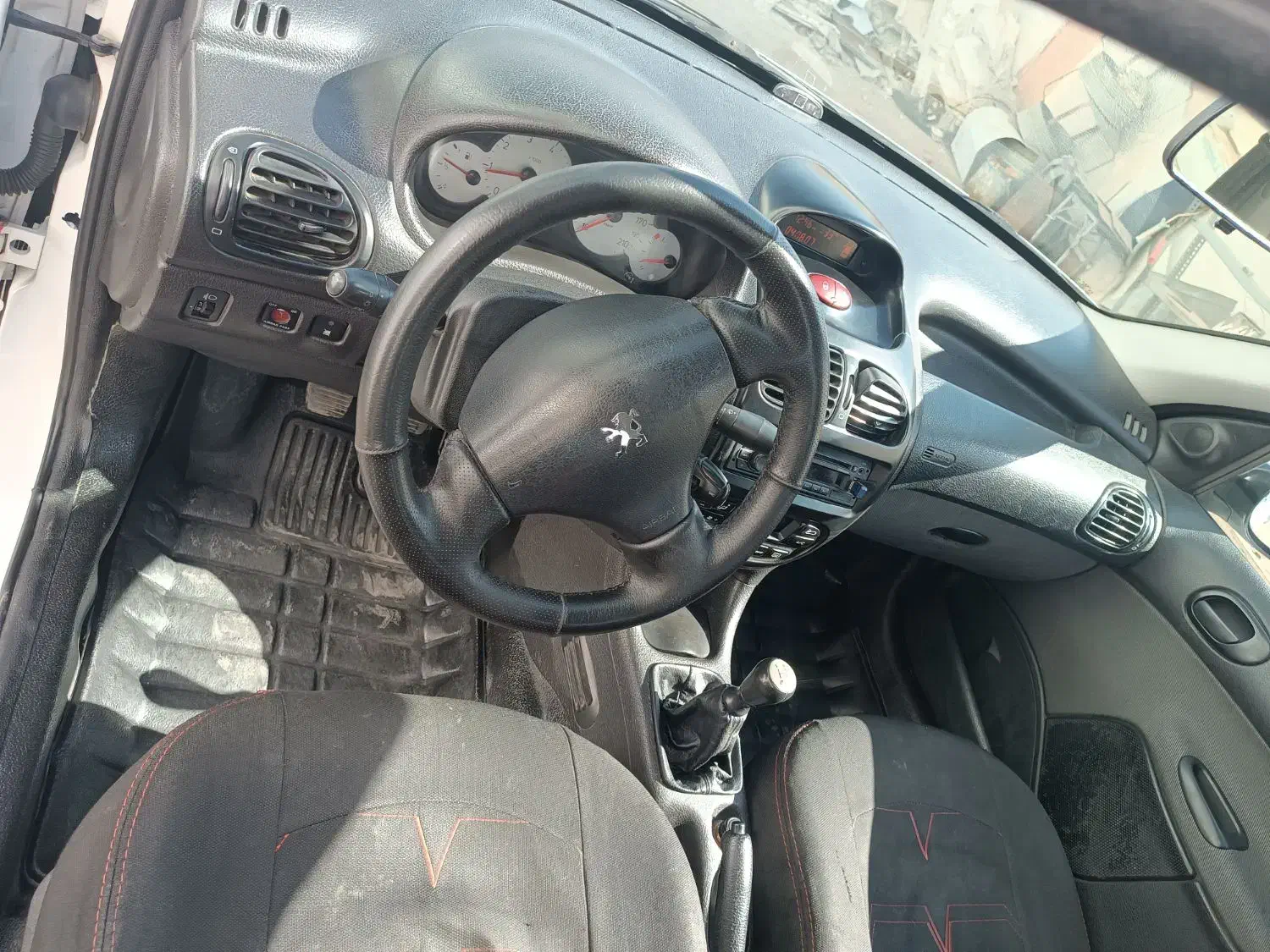 پژو ۲۰۶ صندوق دار v8 - 1393