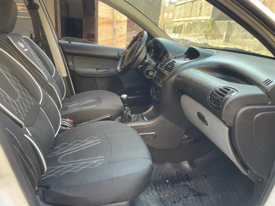 پژو ۲۰۶ صندوق دار v8 - 1395