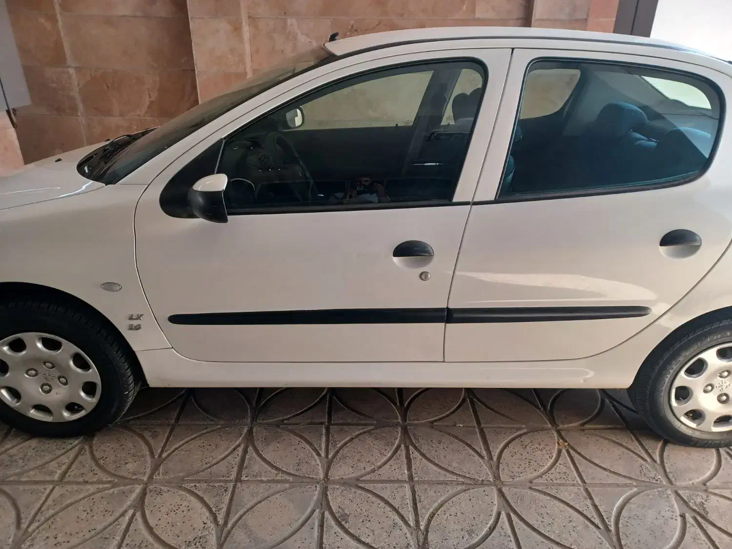 پژو ۲۰۶ صندوق دار v8 - 1392