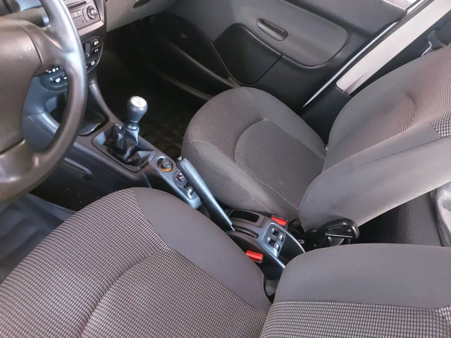 پژو ۲۰۶ صندوق دار v8 - 1397