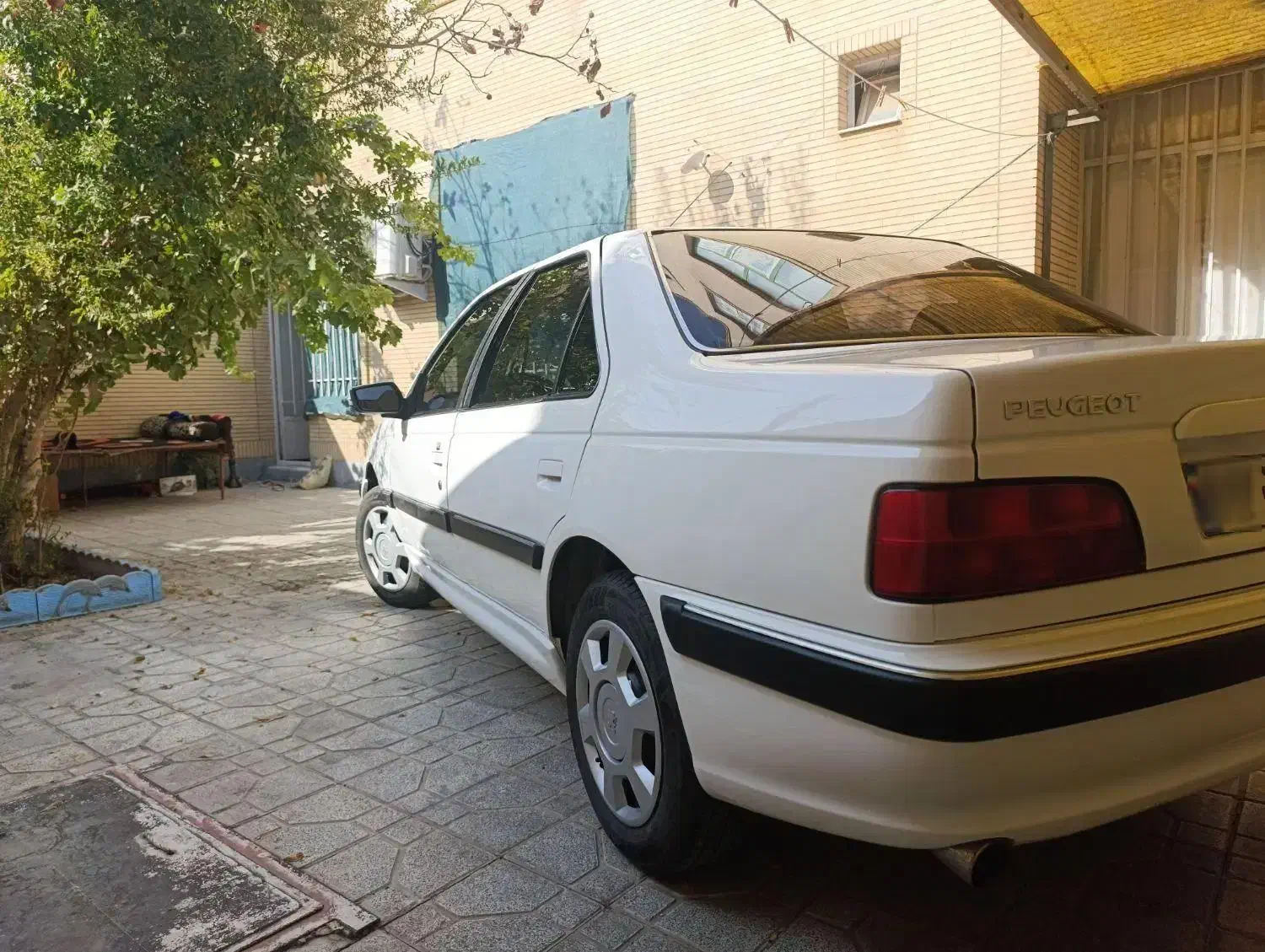 پژو پارس XU7P - 1402