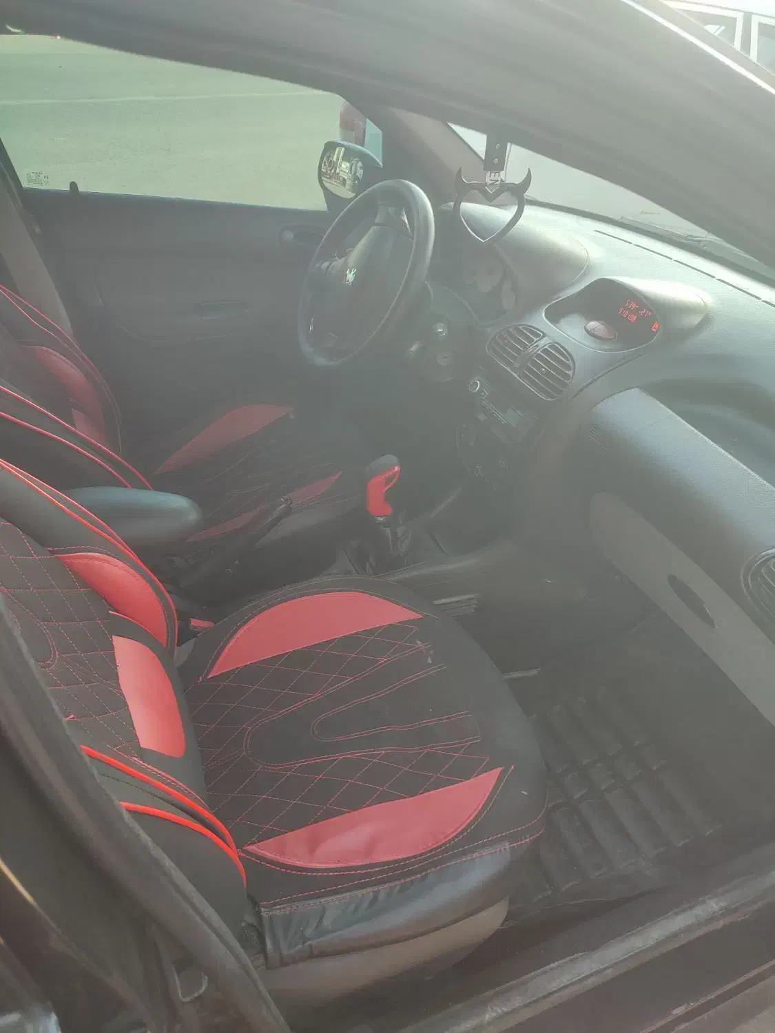 پژو ۲۰۶ صندوق دار v8 - 1393