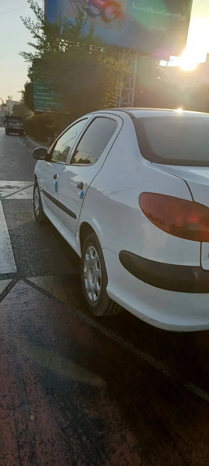 پژو ۲۰۶ صندوق دار v8 - 1395