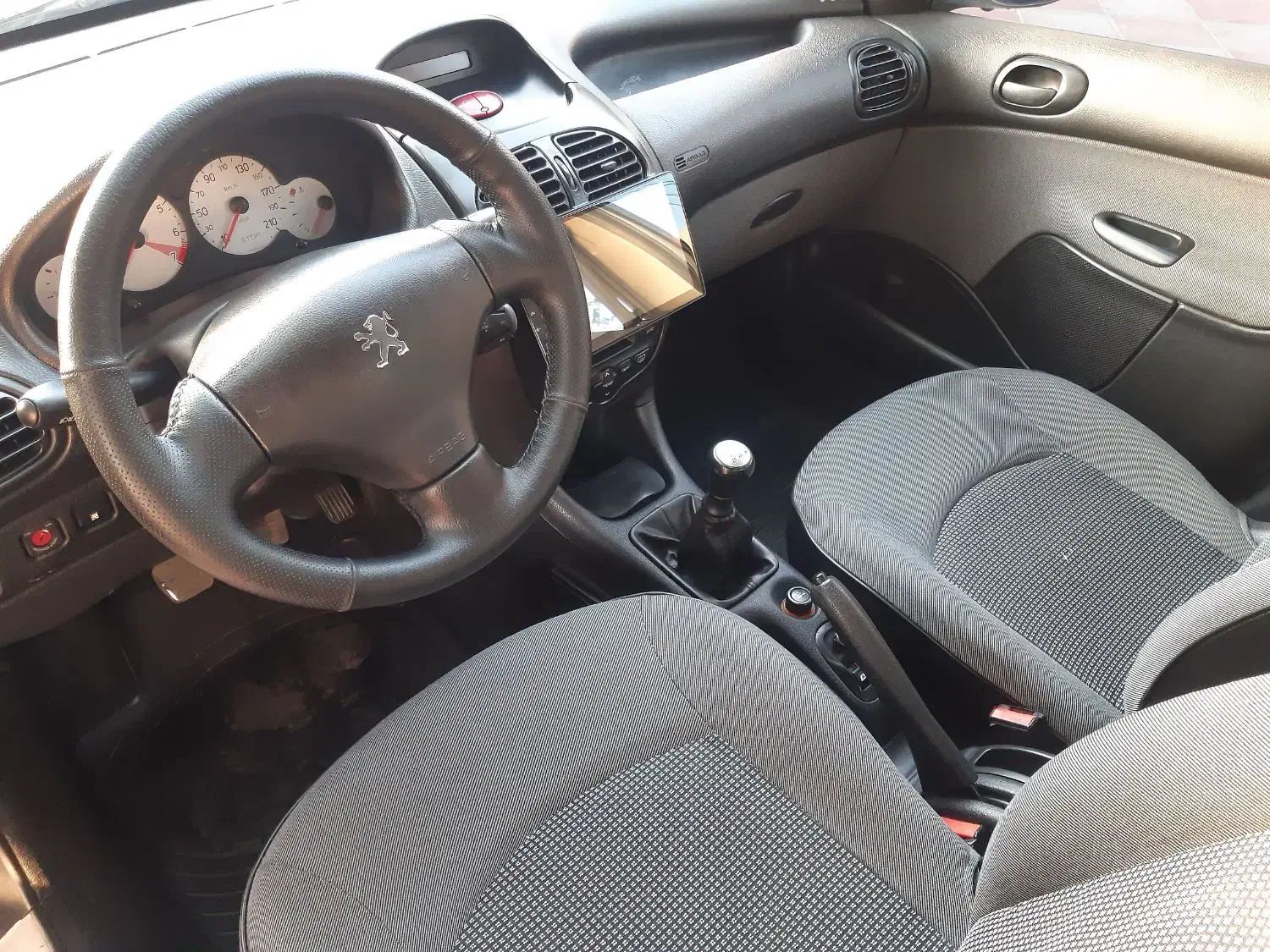 پژو ۲۰۶ صندوق دار v8 - 1390