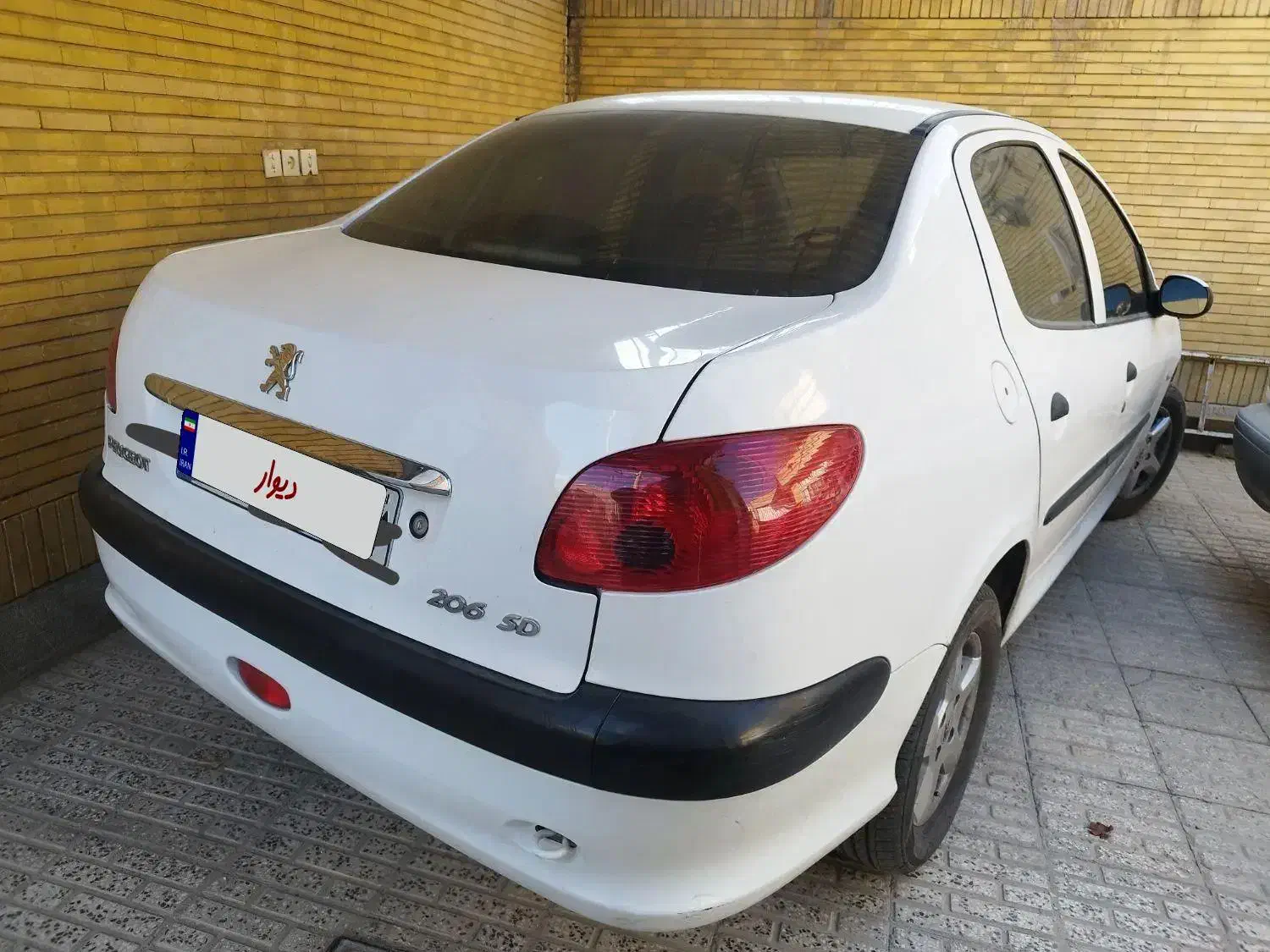 پژو ۲۰۶ صندوق دار v8 - 1390