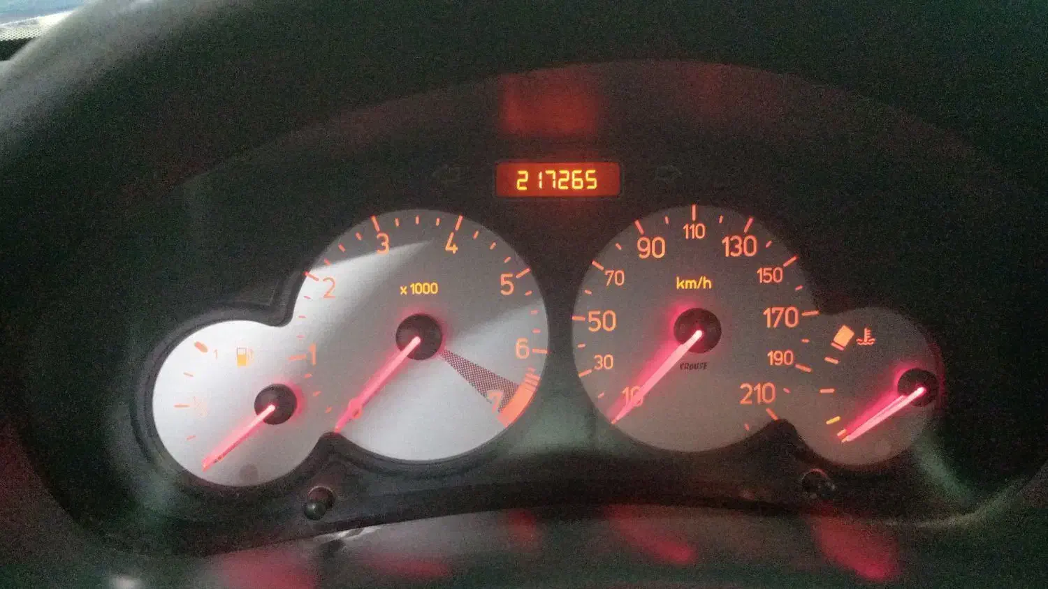 پژو ۲۰۶ صندوق دار v8 - 1393