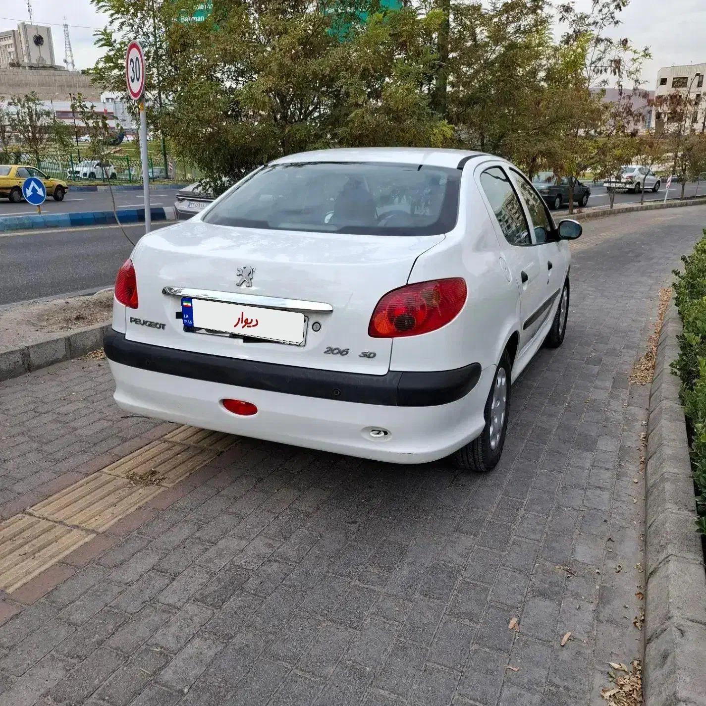 پژو ۲۰۶ صندوق دار v8 - 1394