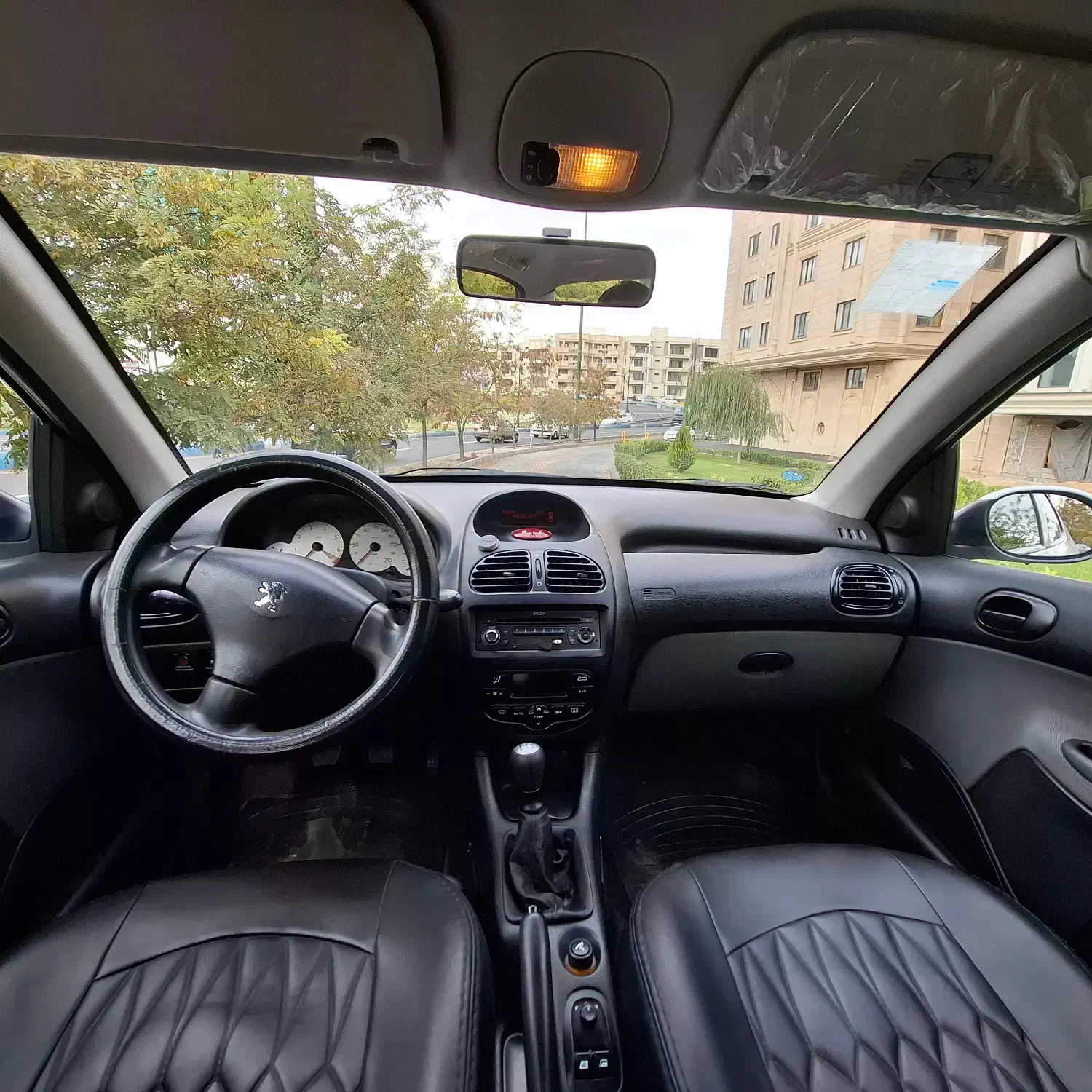 پژو ۲۰۶ صندوق دار v8 - 1394