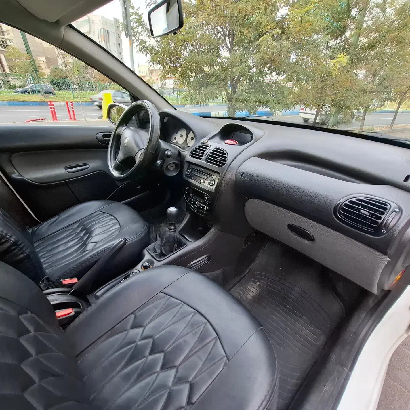 پژو ۲۰۶ صندوق دار v8 - 1394