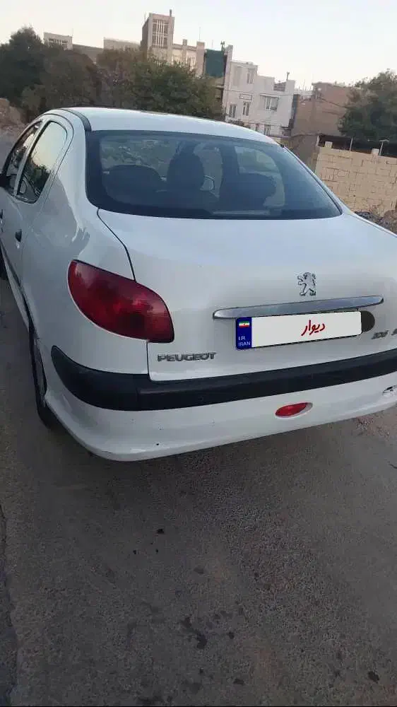 پژو ۲۰۶ صندوق دار v8 - 1393