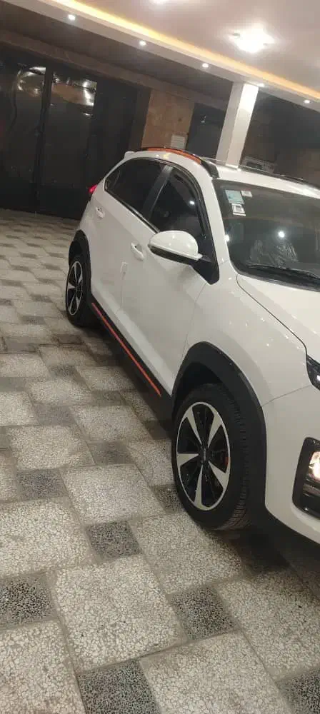 ام وی ام X33 کراس دنده‌ای - 1402