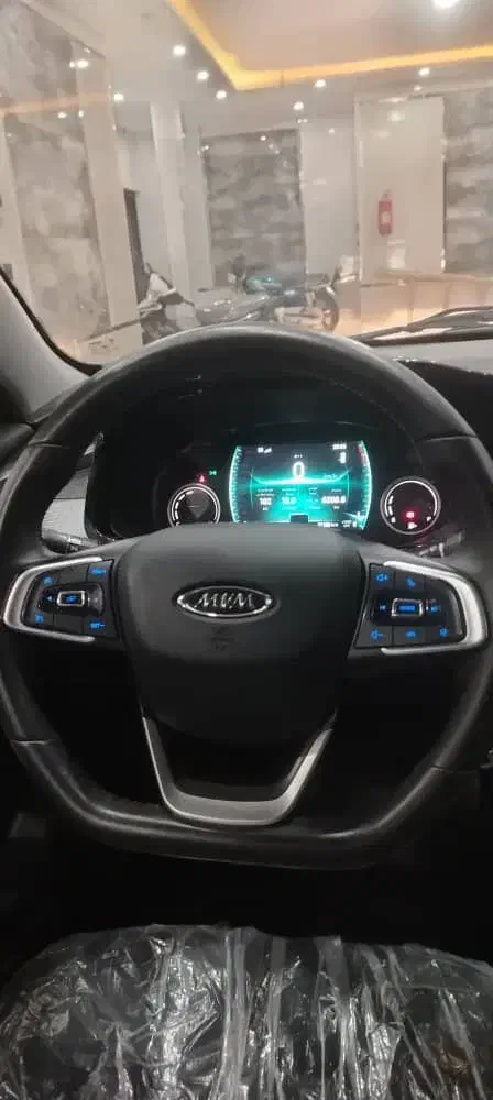 ام وی ام X33 کراس دنده‌ای - 1402