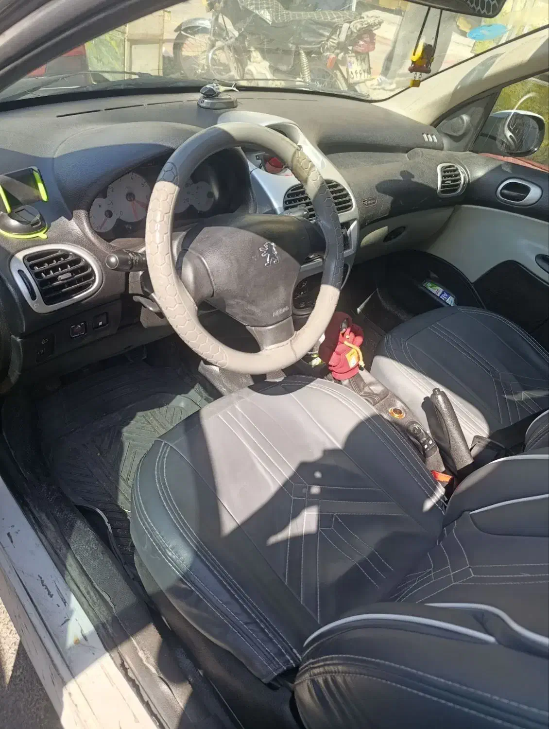 پژو ۲۰۶ صندوق دار v8 - 1391