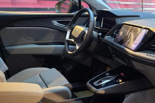 آئودی الکتریکی Q5 ۴۰ - 2024