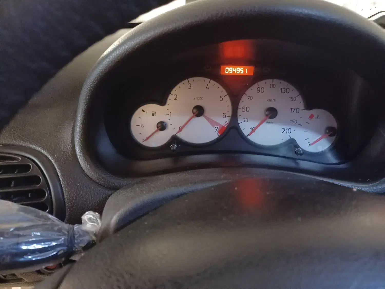 پژو ۲۰۶ صندوق دار v8 - 1395