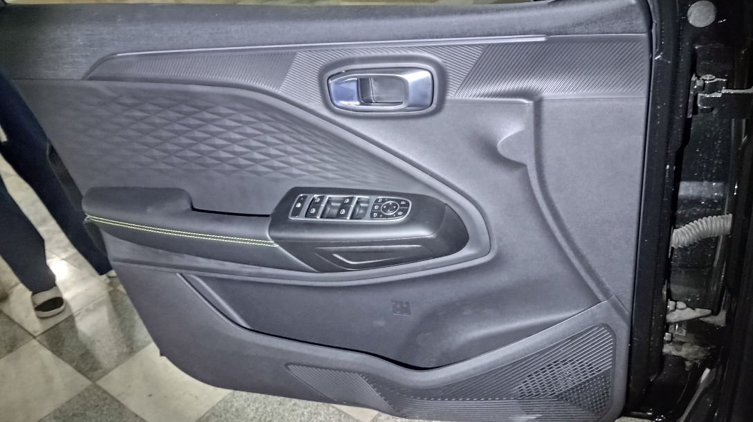 ام وی ام X33 کراس اتوماتیک - 1404