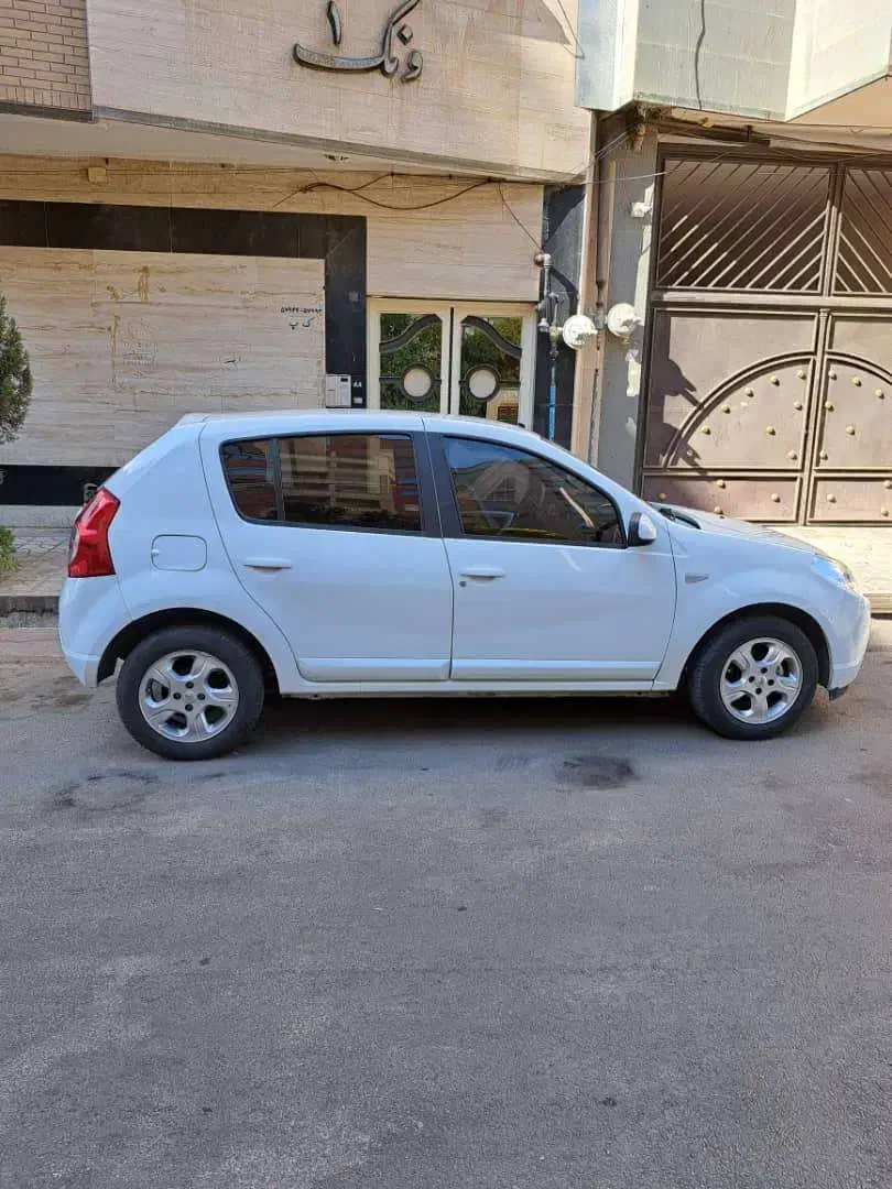 رنو ساندرو اتوماتیک - 1395