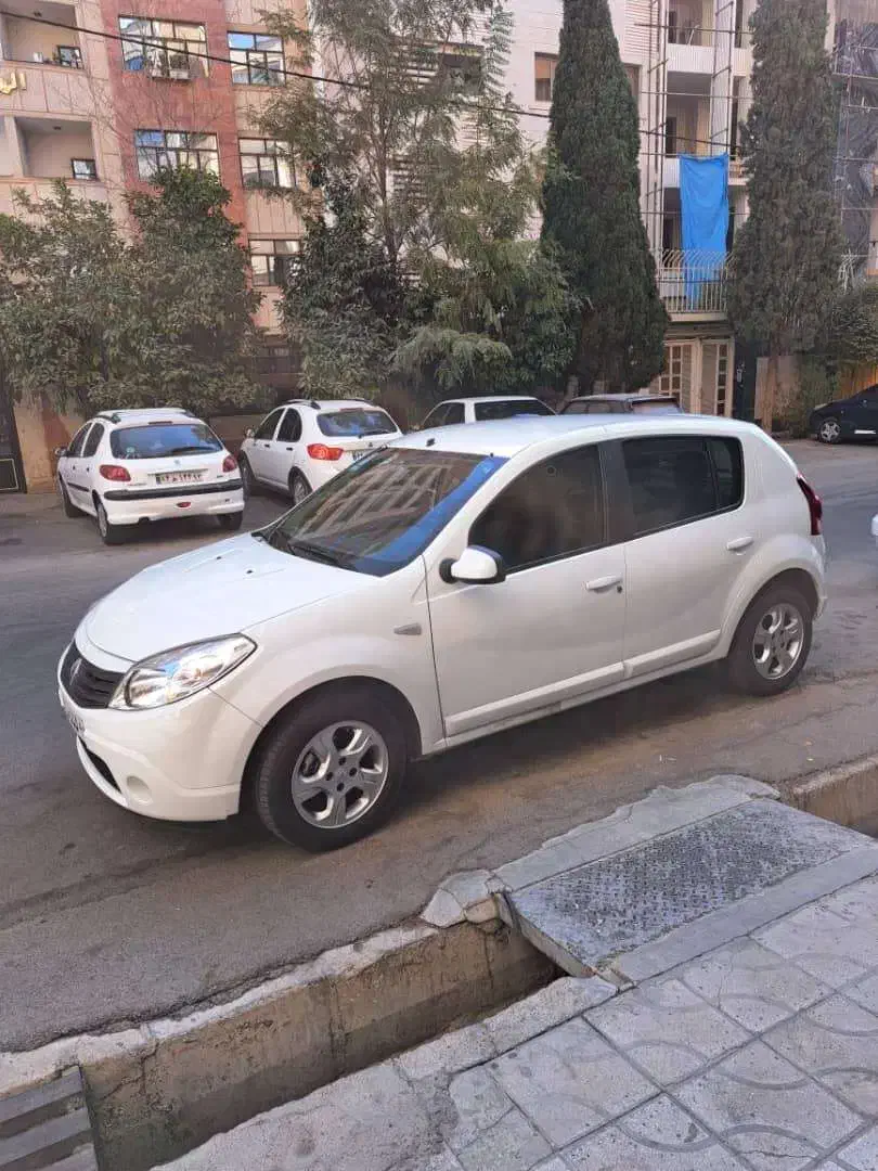 رنو ساندرو اتوماتیک - 1395