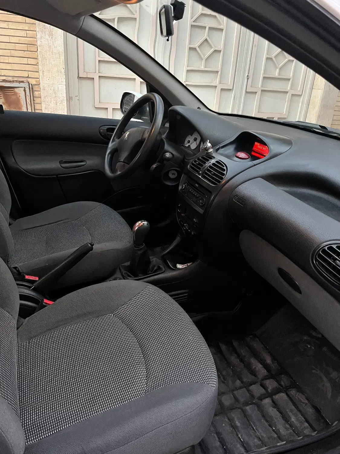 پژو ۲۰۶ صندوق دار v8 - 1395