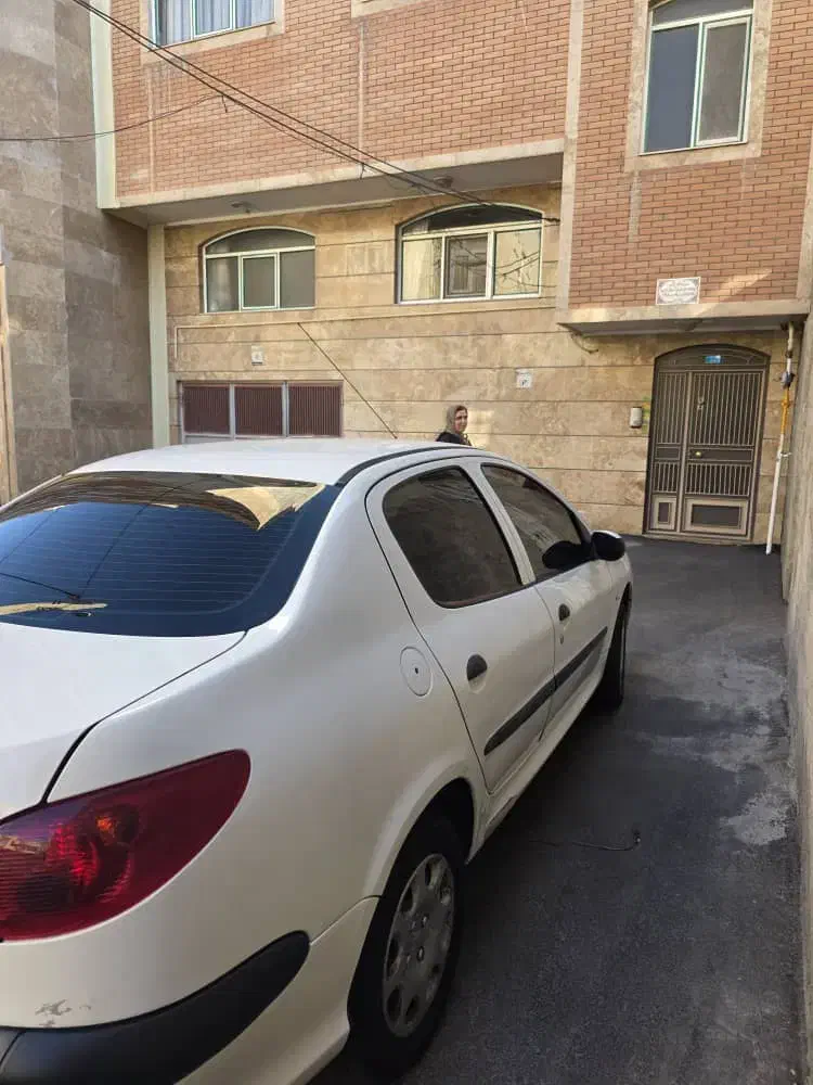 پژو ۲۰۶ صندوق دار v8 - 1393