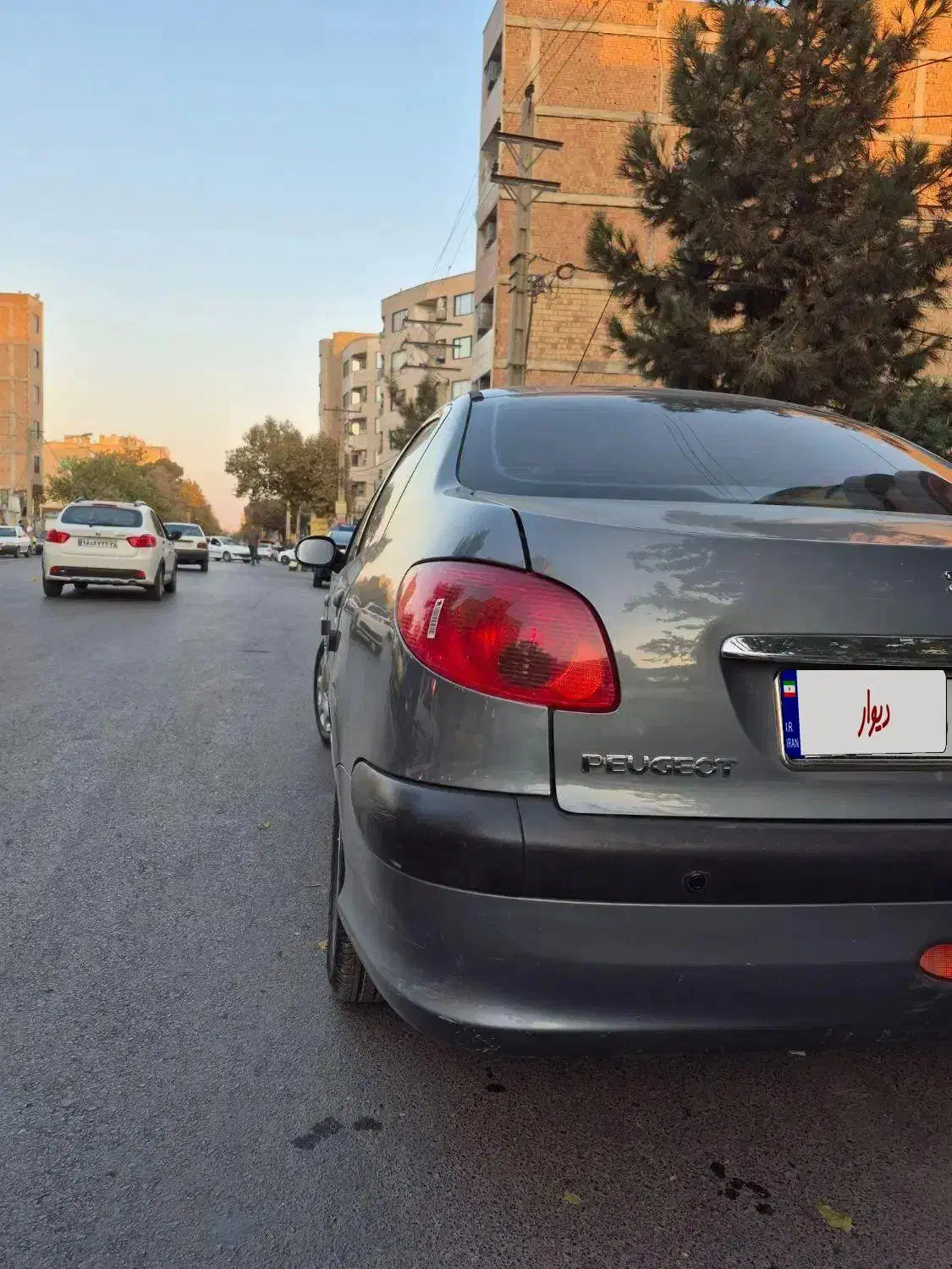 پژو ۲۰۶ صندوق دار v8 - 1396