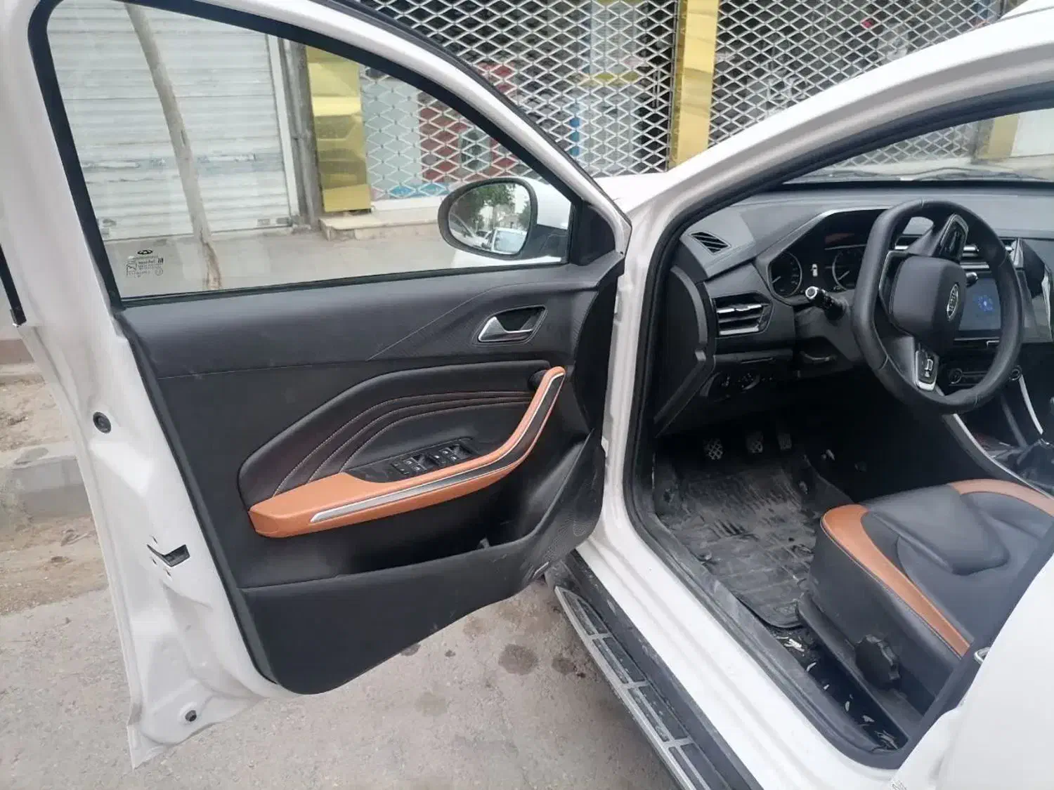 ام وی ام X22 پرو دنده‌ای - 1402