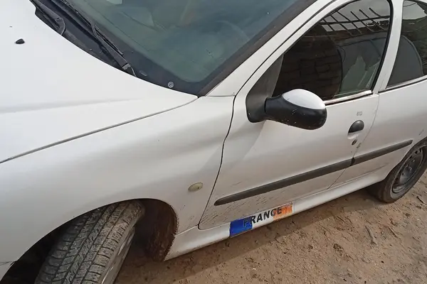 پژو 206 تیپ 3 - 1390