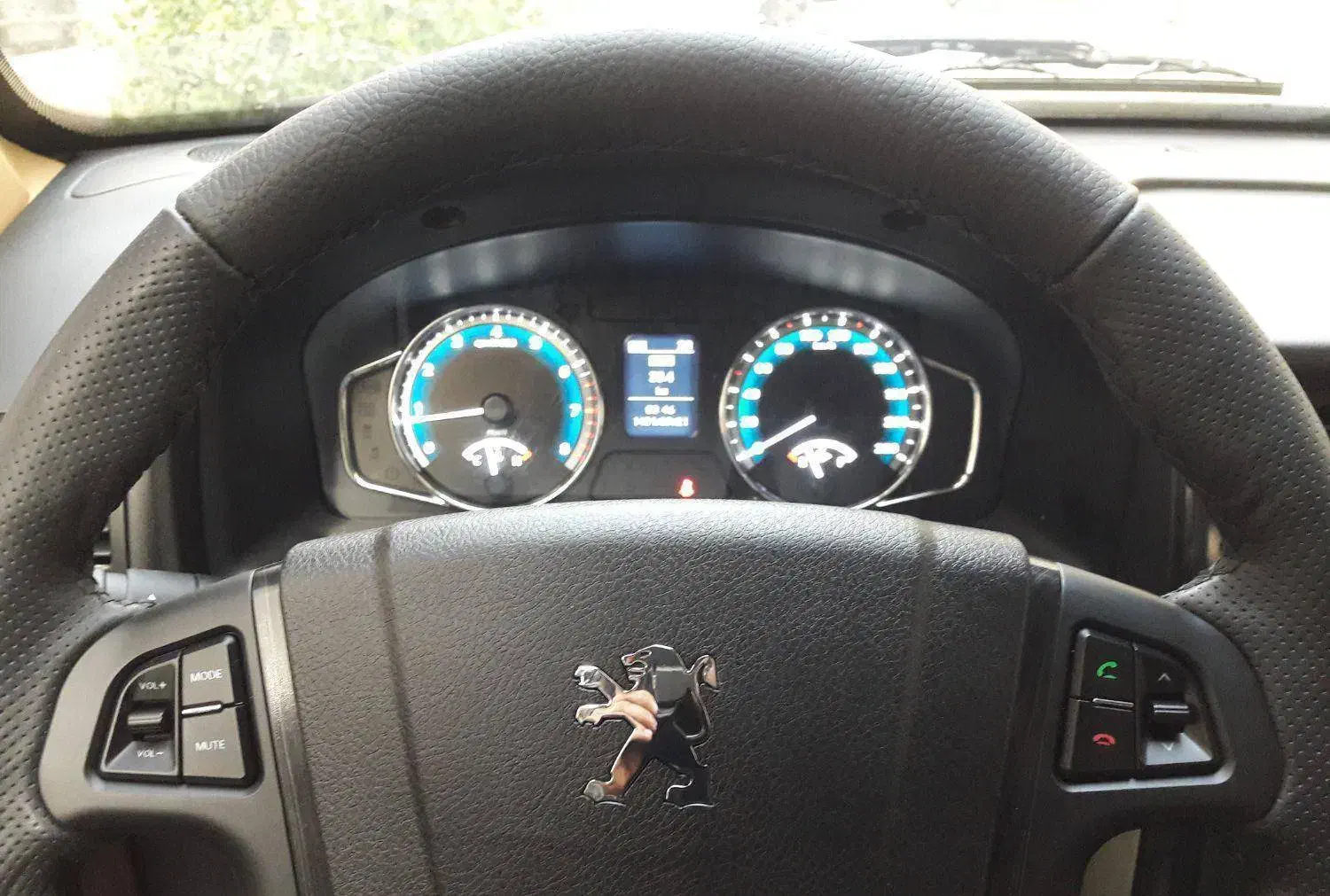 پژو پارس XU7P - 1402