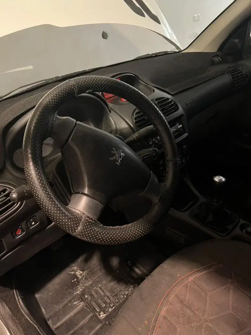 پژو ۲۰۶ صندوق دار v8 - 1398