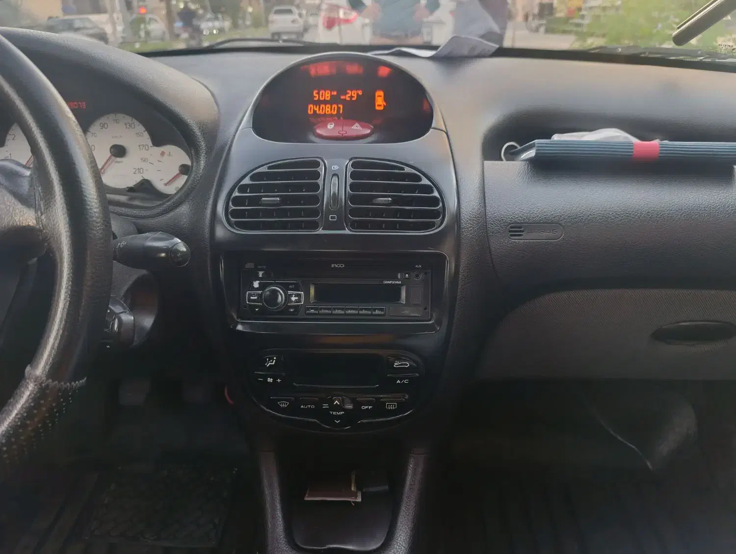 پژو ۲۰۶ صندوق دار v8 - 1393