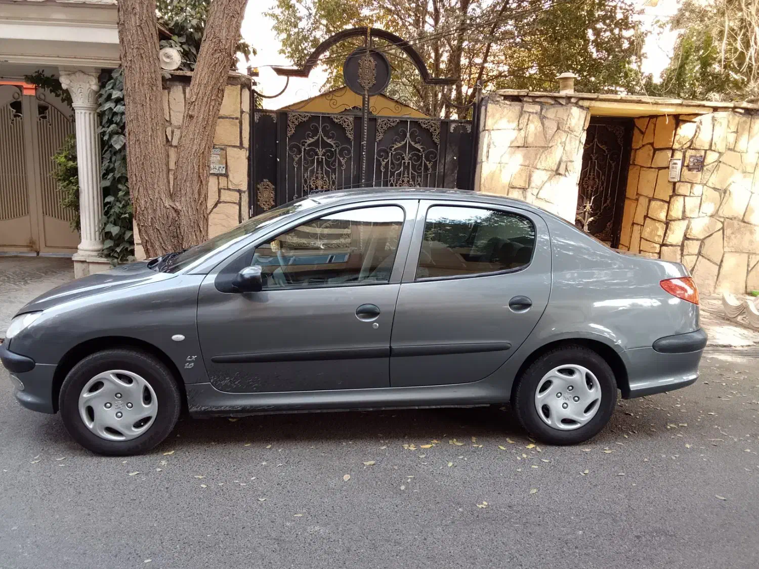 پژو ۲۰۶ صندوق دار v8 - 1393