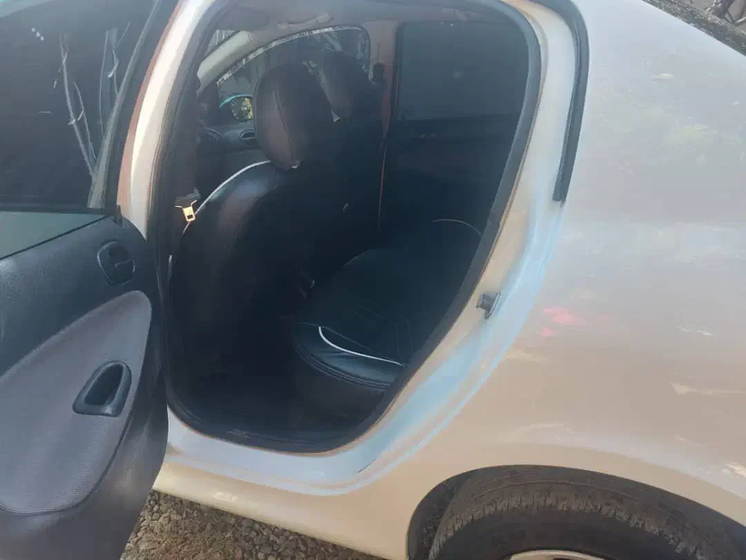 پژو ۲۰۶ صندوق دار v8 - 1395