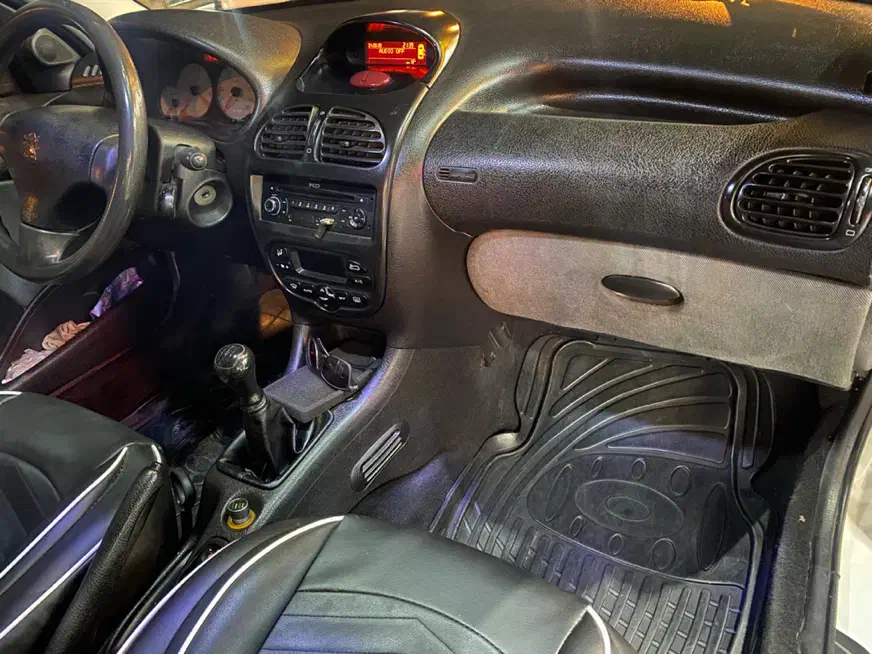 پژو ۲۰۶ صندوق دار v8 - 1395