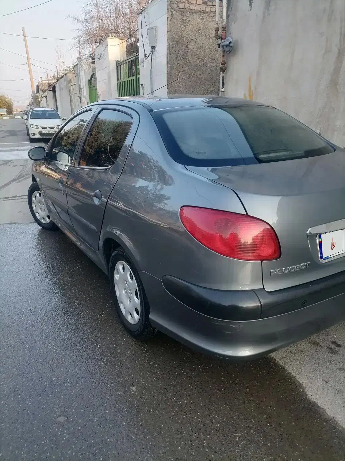 پژو ۲۰۶ صندوق دار v8 - 1396