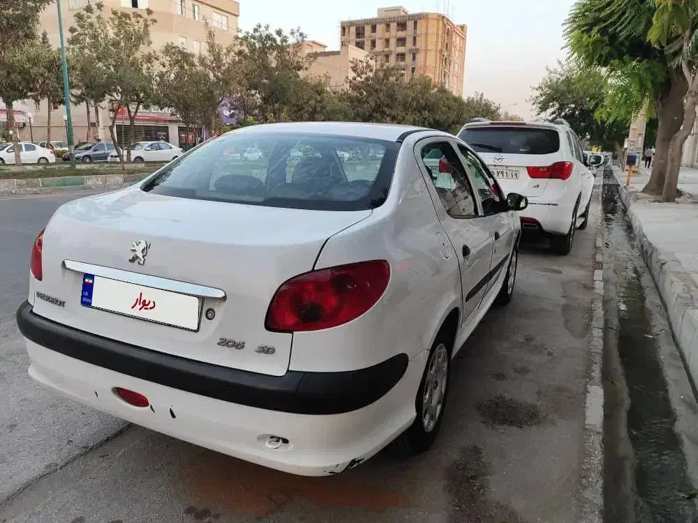 پژو ۲۰۶ صندوق دار v8 - 1393
