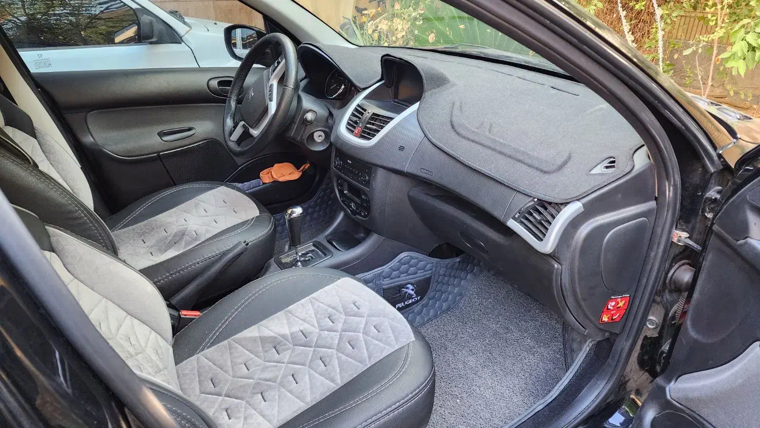 پژو 207 اتوماتیک TU5P - 1402