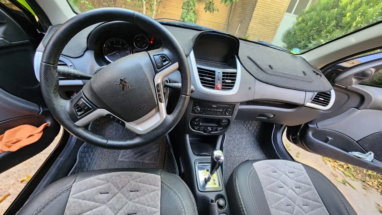 پژو 207 اتوماتیک TU5P - 1402