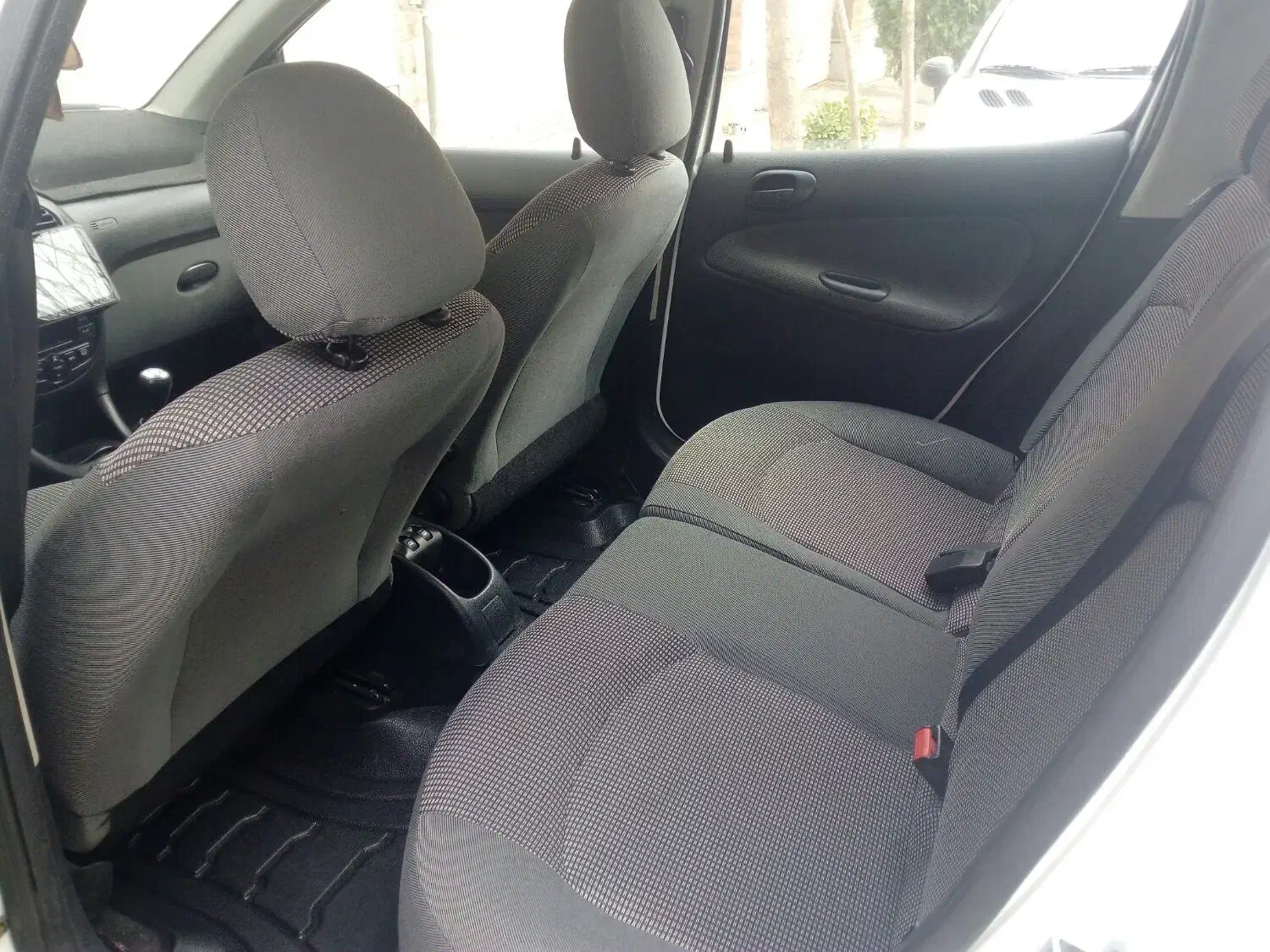 پژو ۲۰۶ صندوق دار v8 - 1398